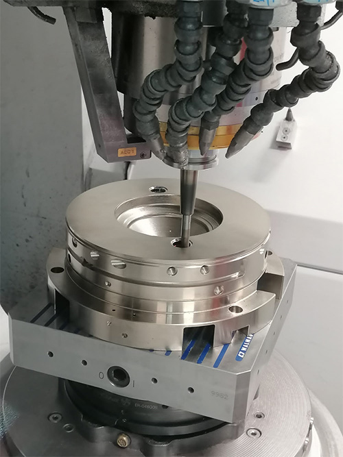 Use of magnetic chuck Neomill Compact pallet