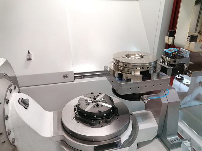 Use of magnetic chuck Neomill Compact pallet