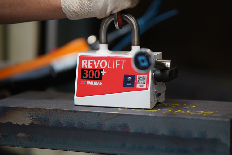Use of lifting magnet Revolift